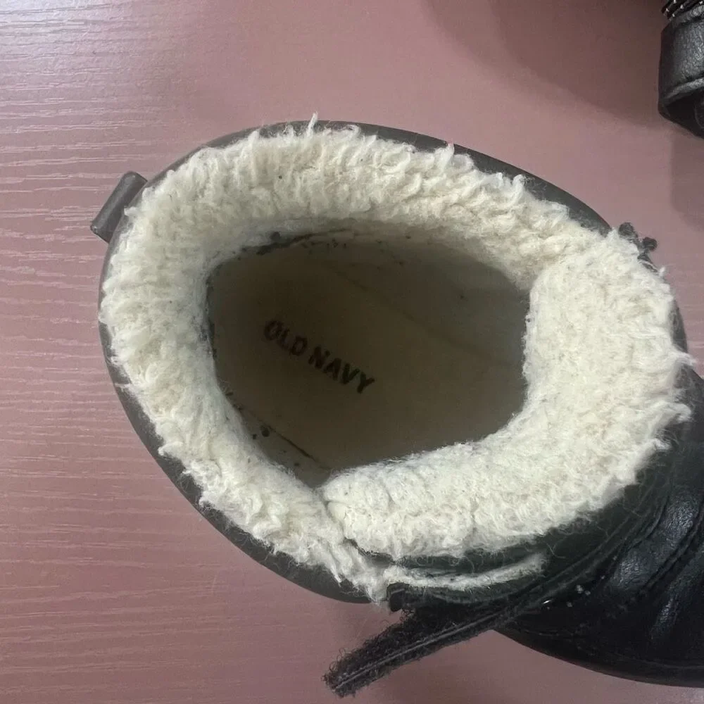 🏈 Old Navy Fleece Lined Boots size 8 toddler
